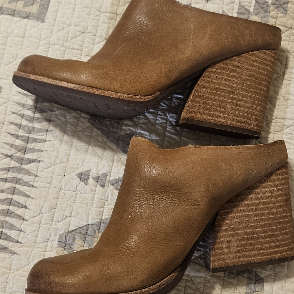 Kork-Ease Women's Tan Block Heel Mules